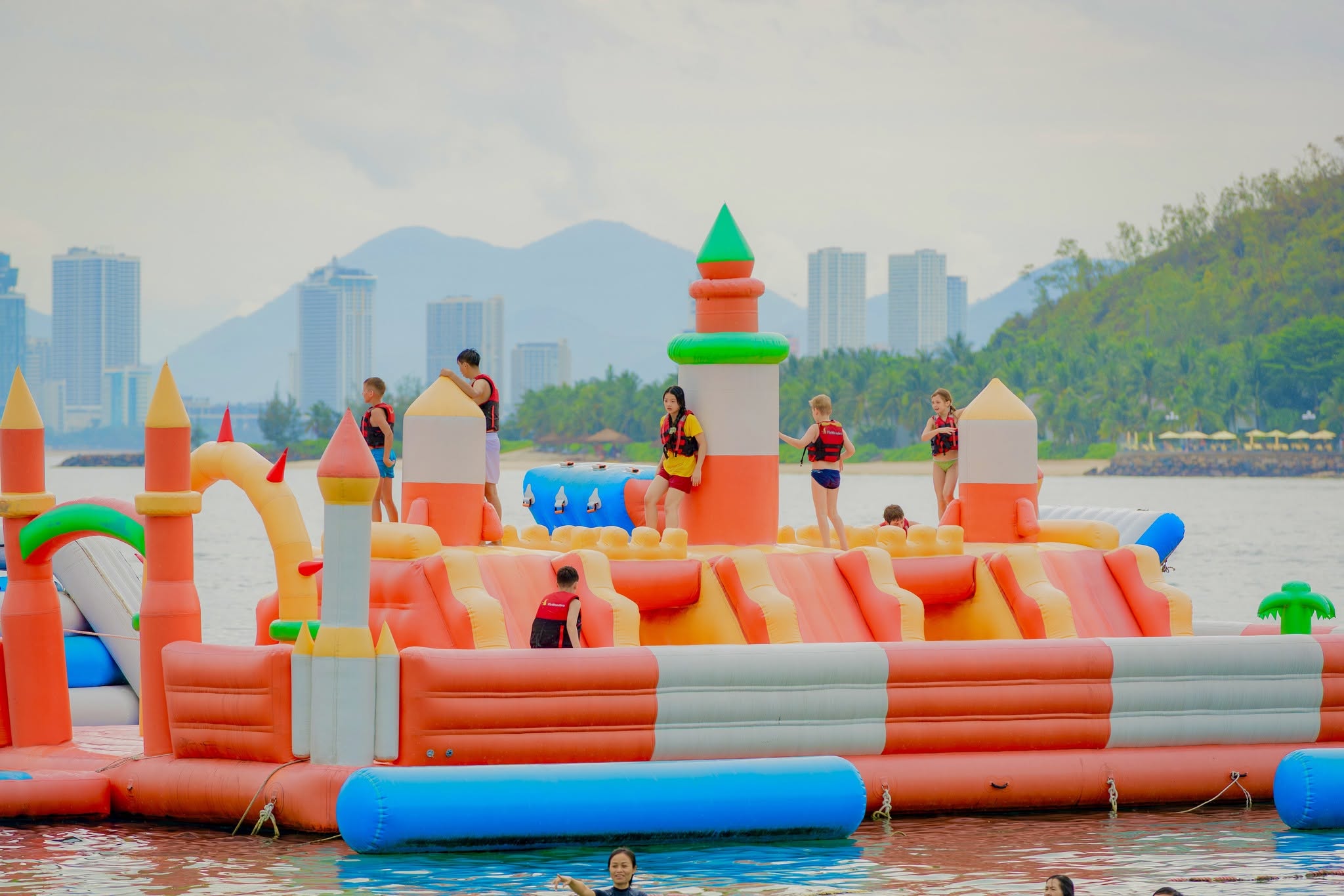 VÉ VINWONDERS + BUFFET TRƯA HOẶC TỐI VÉ VINWONDERS + BUFFET TRƯA HOẶC TỐI