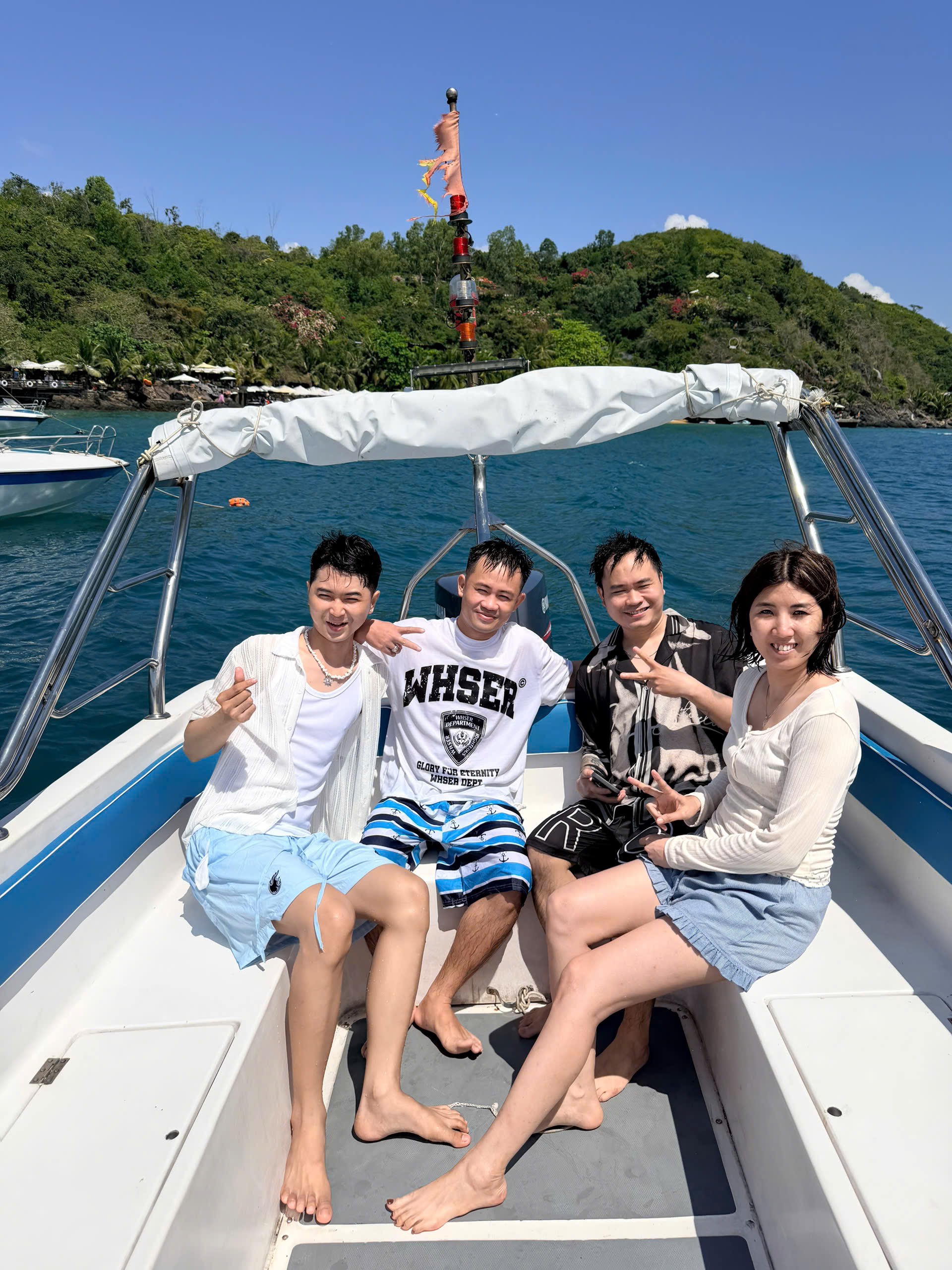 TOUR RIÊNG HÒN MUN - LÀNG CHÀI - BÃI TRANH TOUR RIÊNG HÒN MUN - LÀNG CHÀI - BÃI TRANH